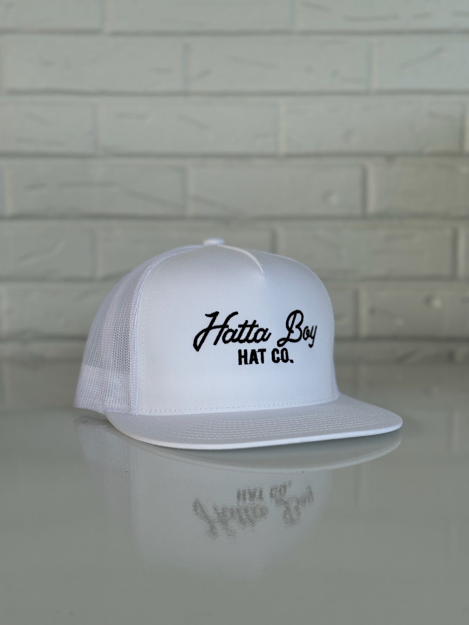 STAY CLASSY - WHITE/BLACK